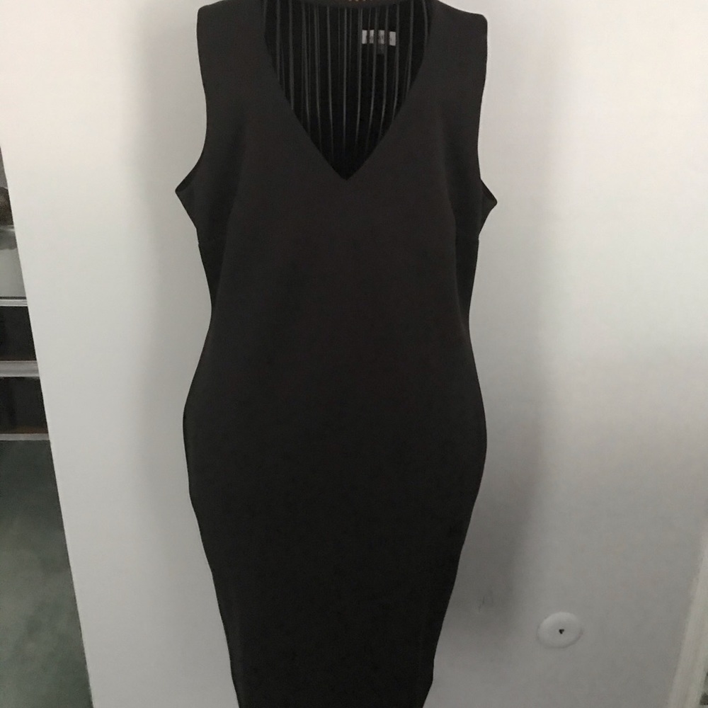 Black sleeveless dress
